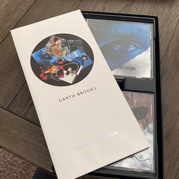 Garth Brooks The Limited Series box set - Picture 3 of 3